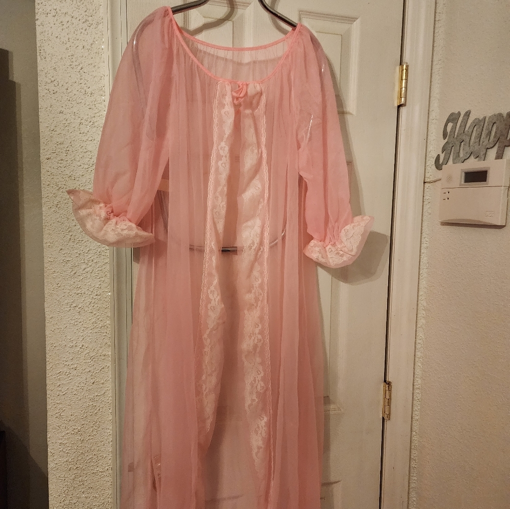 Vintage Sheer Pink Robe - Picture 3 of 6